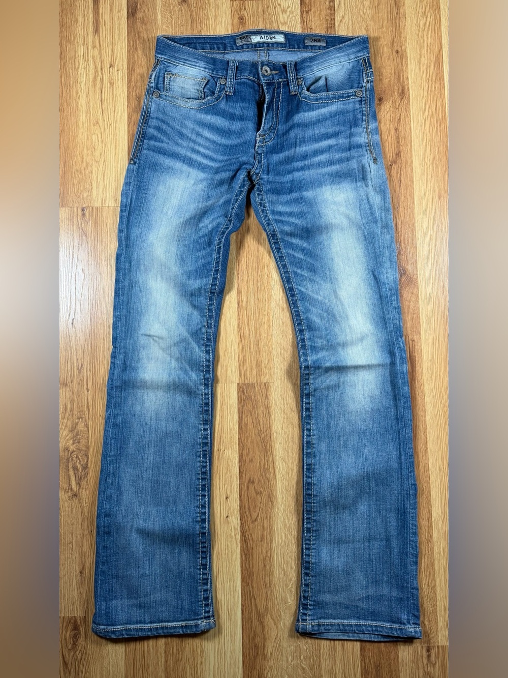 BKE Men’s Aiden Bootcut Jeans in Blue Wash